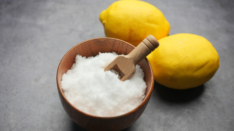 salt with lemons