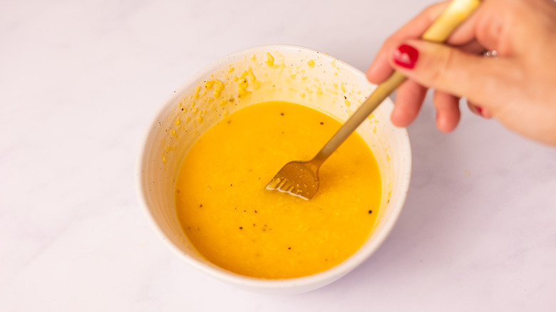sauce in bowl 