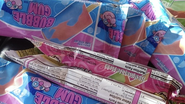 Bubblegum swirl ice cream pop packaging