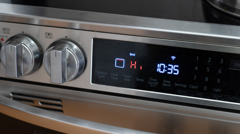 Oven set to broil