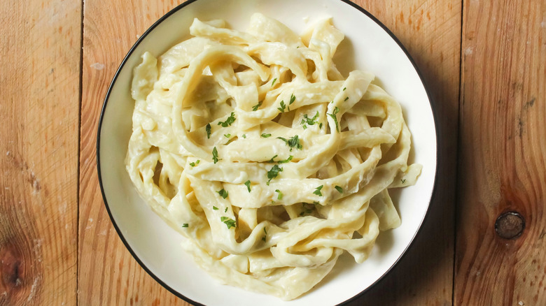 Overhead view of a plate of creamy fettuccine Alfredo.