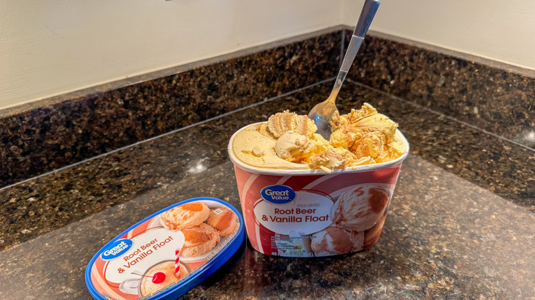 Root beer and vanilla ice cream float