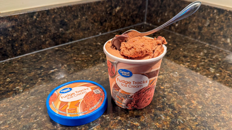 Fudge tracks ice cream