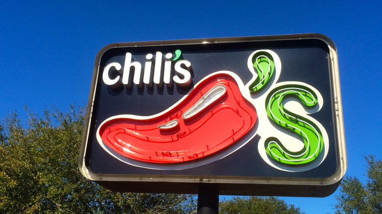 Sign outside of Chili's restauraunt
