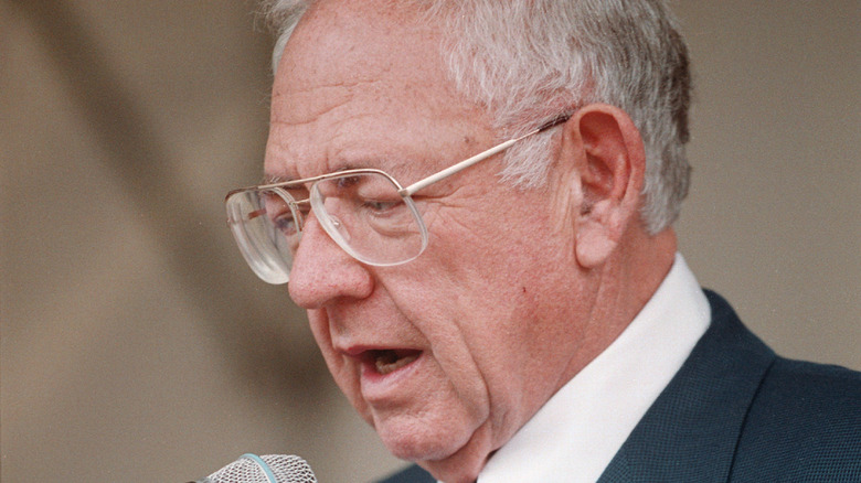 Wendy's founder Dave Thomas speaking in 2000