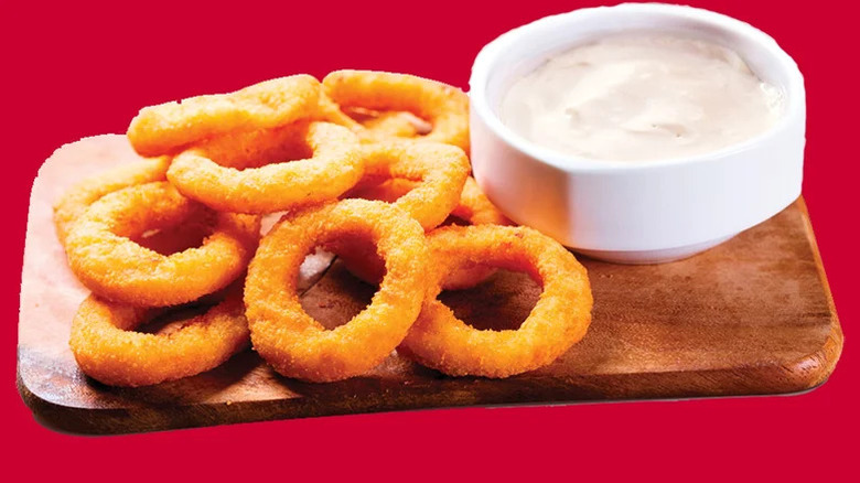 onion rings and dipping sauce