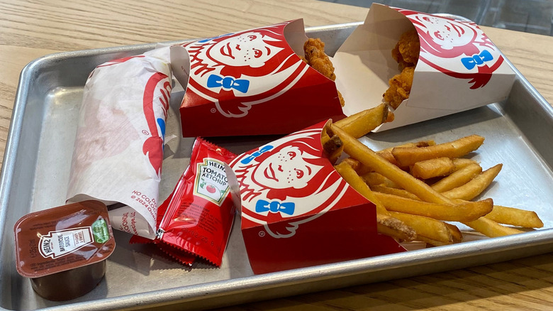 A tray of Wendy's food on a wooden table.