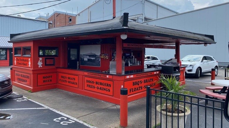 Exterior of Stewart's Original Hot Dogs in Huntington, West Virginia