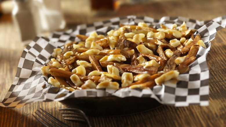 basket of poutine