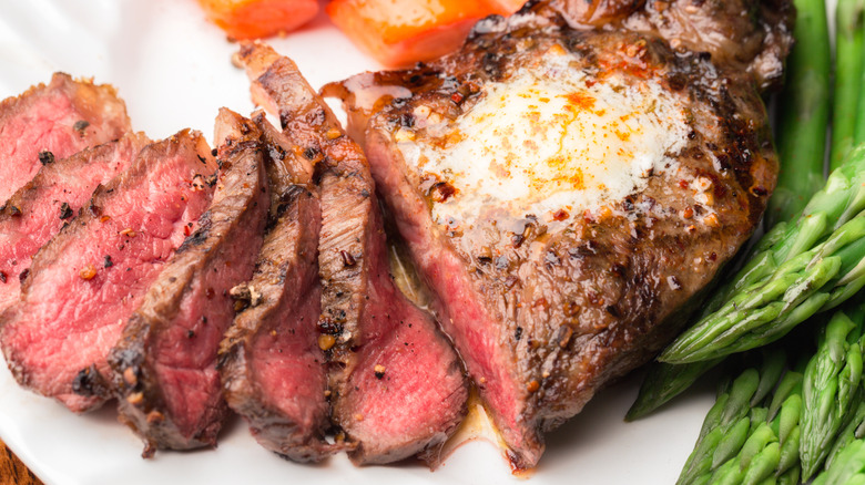Cooked, sliced steak with asparagus and carrots