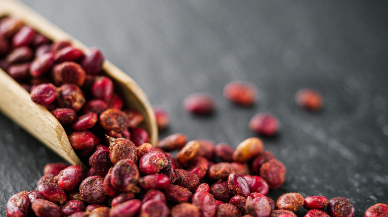 Dry whole sumac