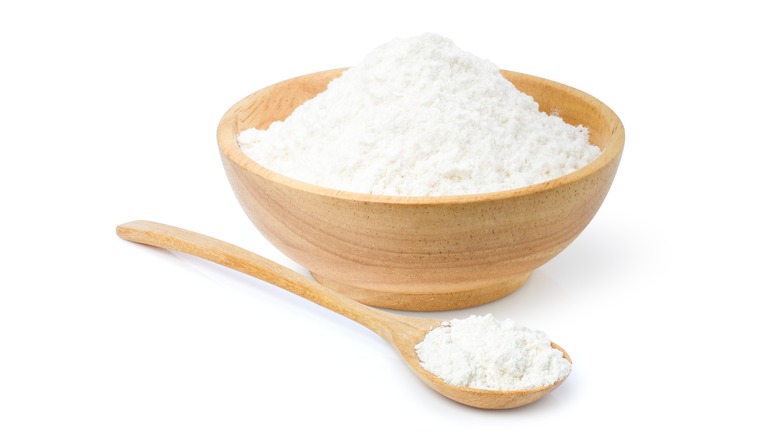 tapioca starch in wooden bowl