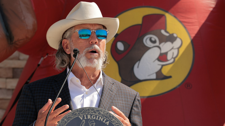 Arch Aplin III speaking at a Buc-ee's opening
