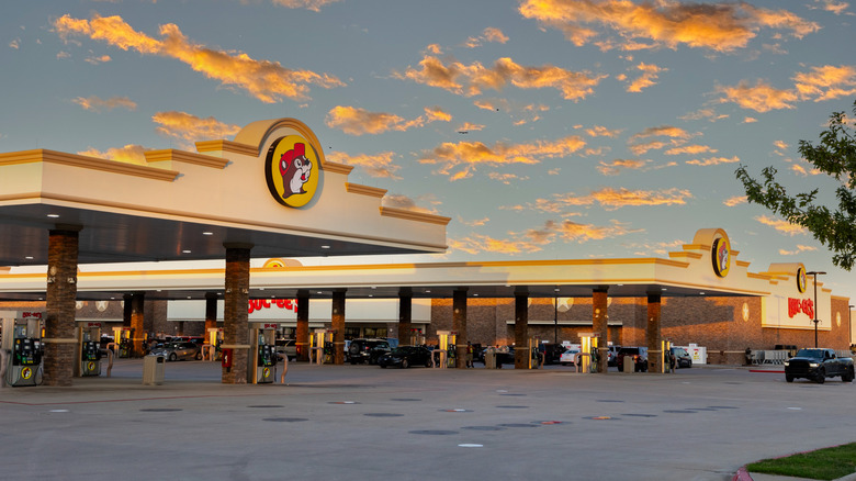 The outside of a Buc-ee's at dusk