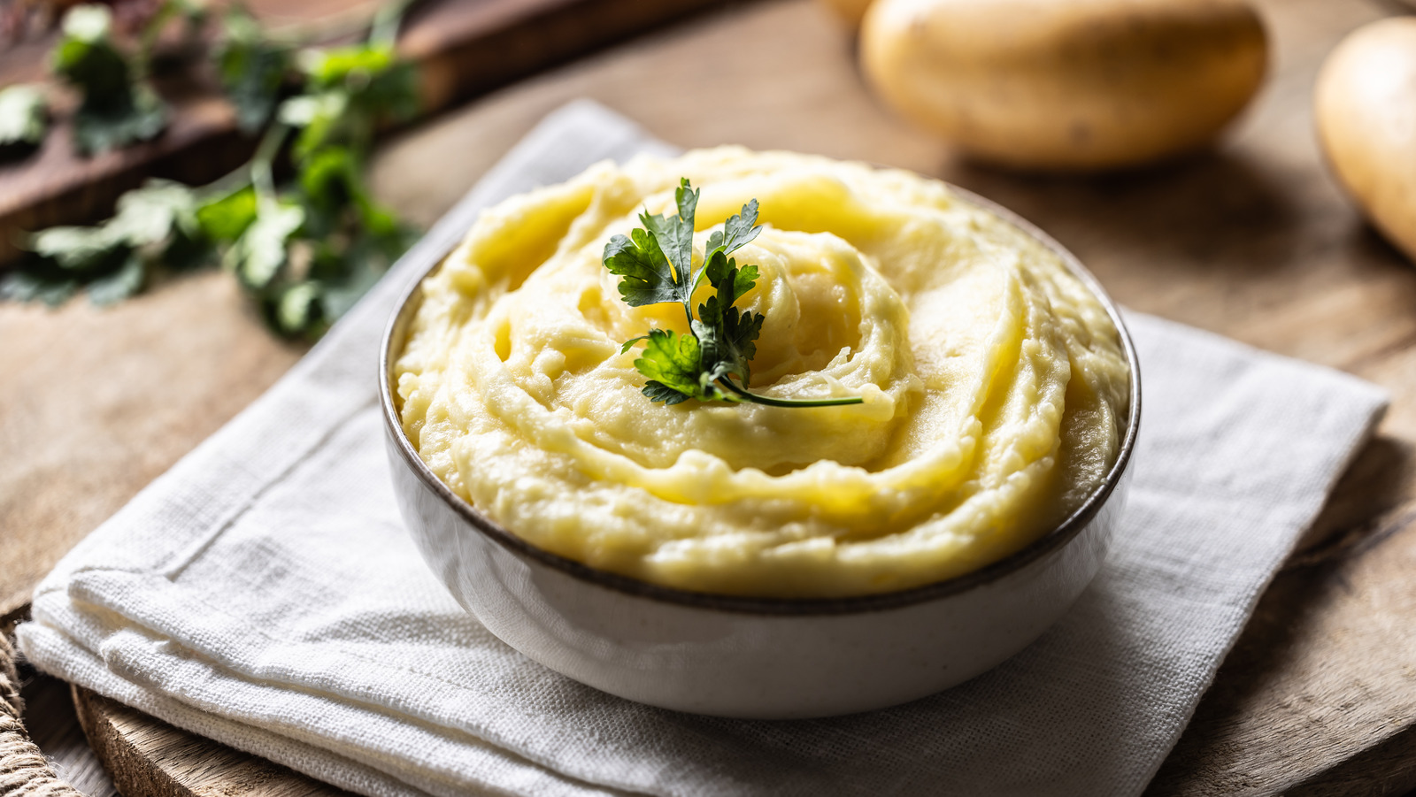 What Makes Restaurant Mashed Potatoes So Much Tastier Than The Ones You ...