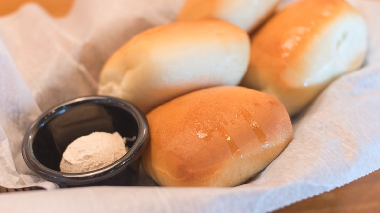 Texas Roadhouse rolls