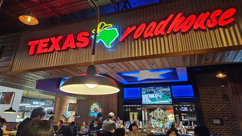 Texas Roadhouse interior
