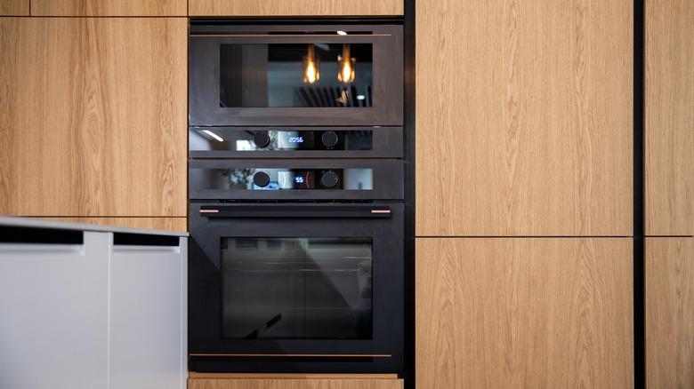 In-wall double oven
