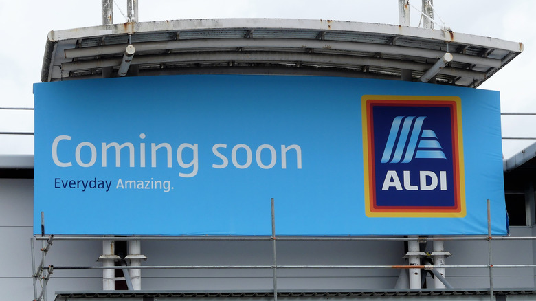 Aldi coming soon sign