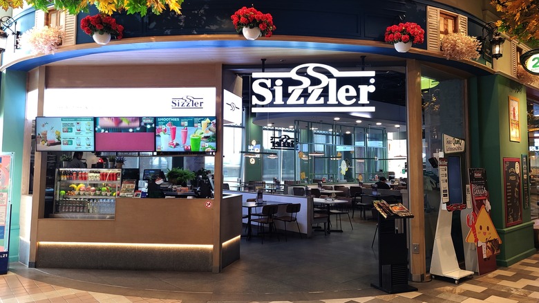 Sizzler restaurant exterior
