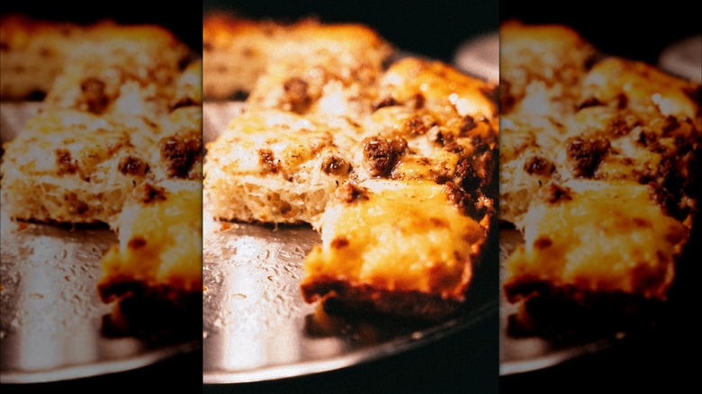 A close up of the lamb pizza