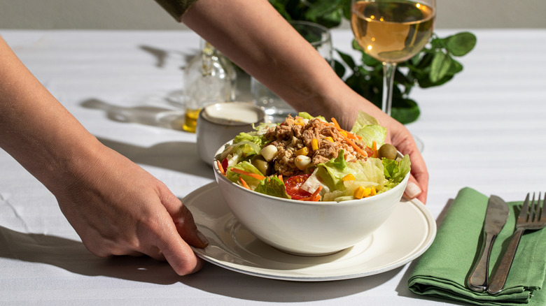 Serving tuna salad at restaurant