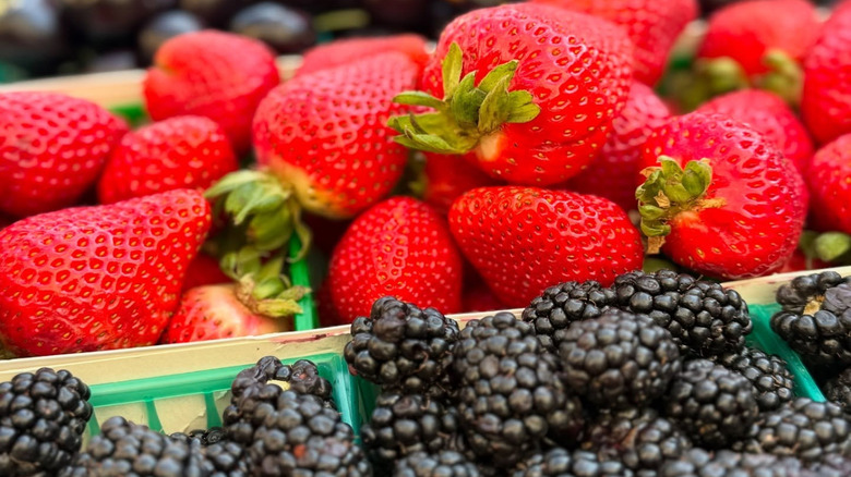 Strawberries and blackberries at the Las Vegas Farmers Market