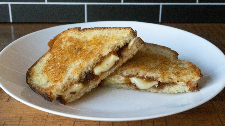 Fig-N-Brie Grilled Cheese