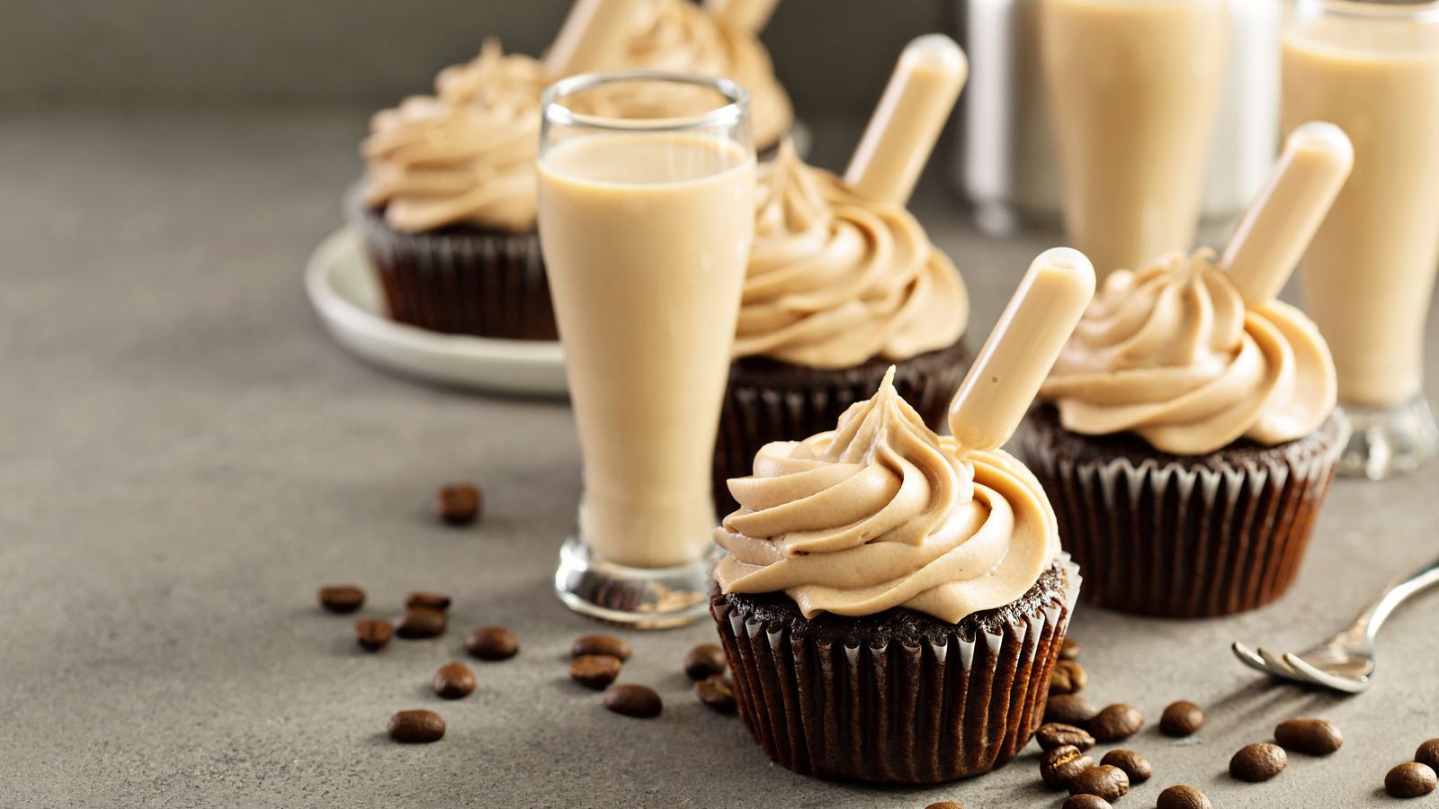 Whip Baileys Into StoreBought Icing For A Fluffy, Boozy Twist