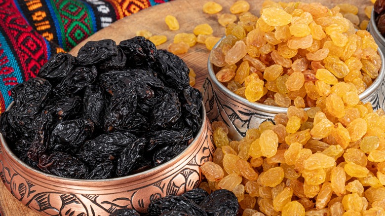 two different types of raisins