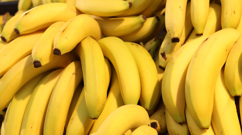 A pile of ripe bananas