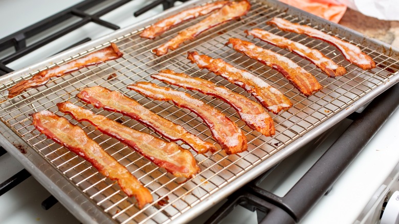 crispy baked bacon strips on a wire rack