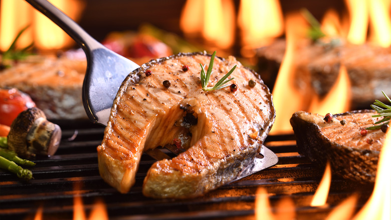 grilling salmon steak