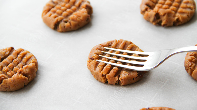 fork being used to make cross hatch pattern on cookies