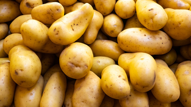 pile of potatoes from the greengrocer market