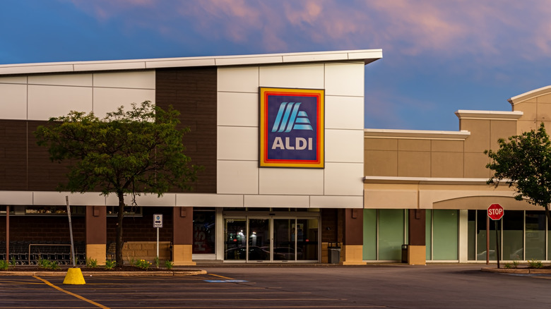 Aldi's supermarket in front of a sunset