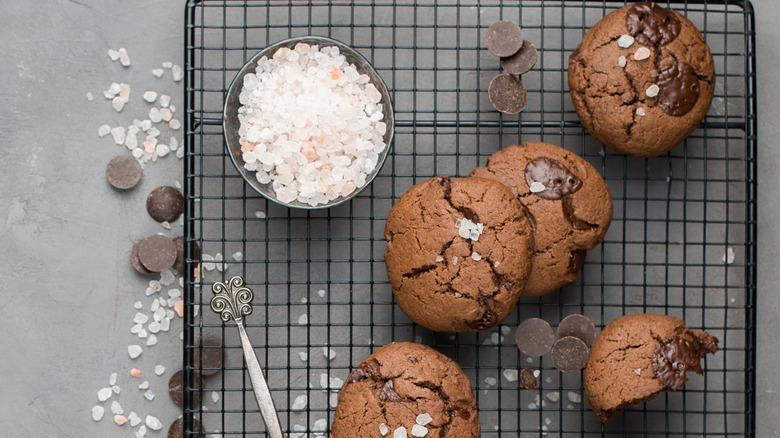 Salted chocolate cookies