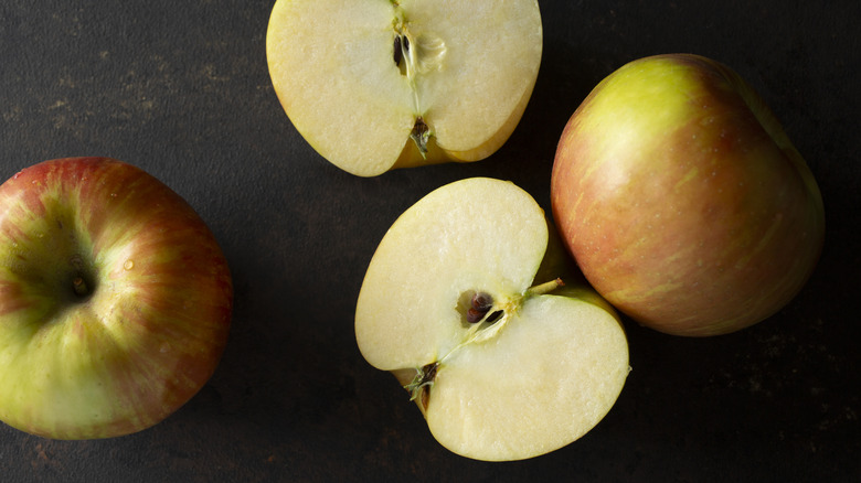 Honeycrisp apples