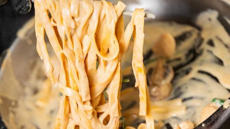 Fettuccine Alfredo pasta