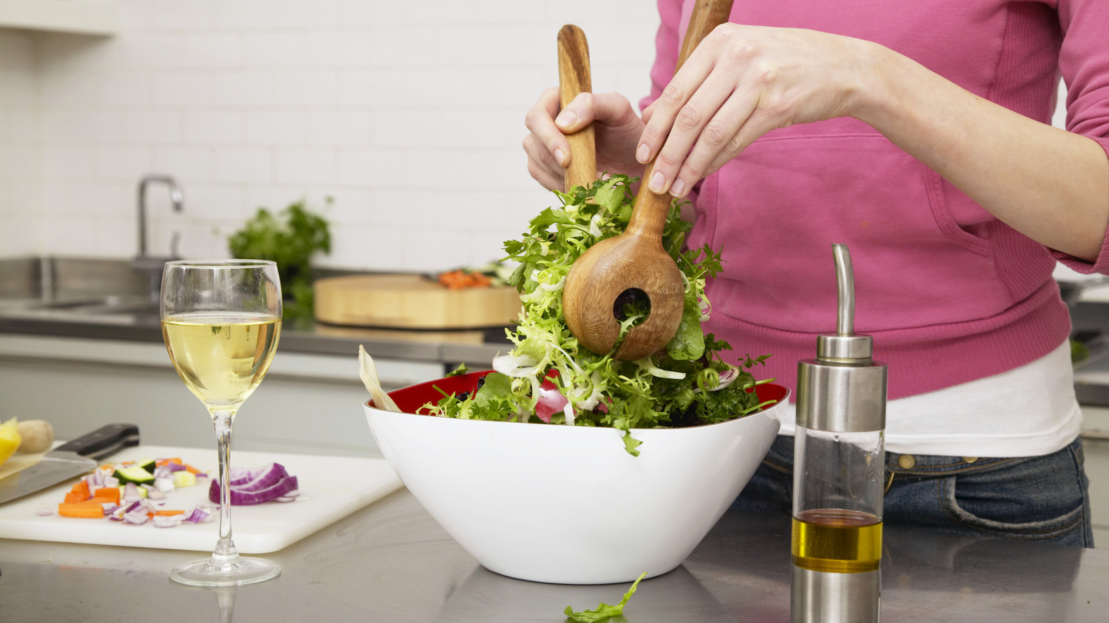 Why it's difficult to pair salads and wine