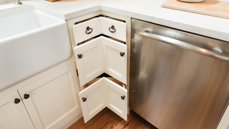 corner drawers in kitchen