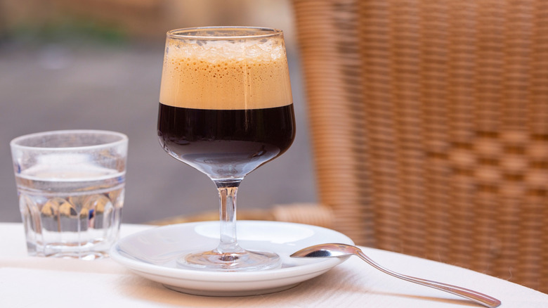 An Italian shakerato on a table at an outdoor café in Italy