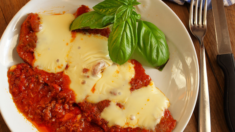 Overhead view of steak pizzaiola on a plate