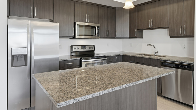 A kitchen with a granite countertop.