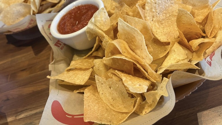 Chili's chips and salsa