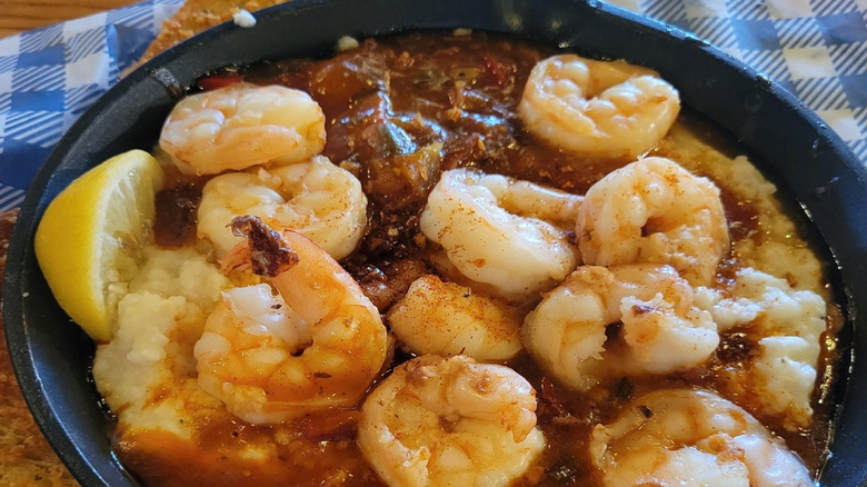 Cracker Barrel's shrimp n' grits skillet served in black cast iron skillet