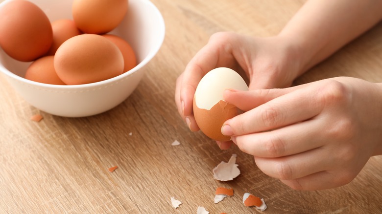 Peeling a hard boiled egg
