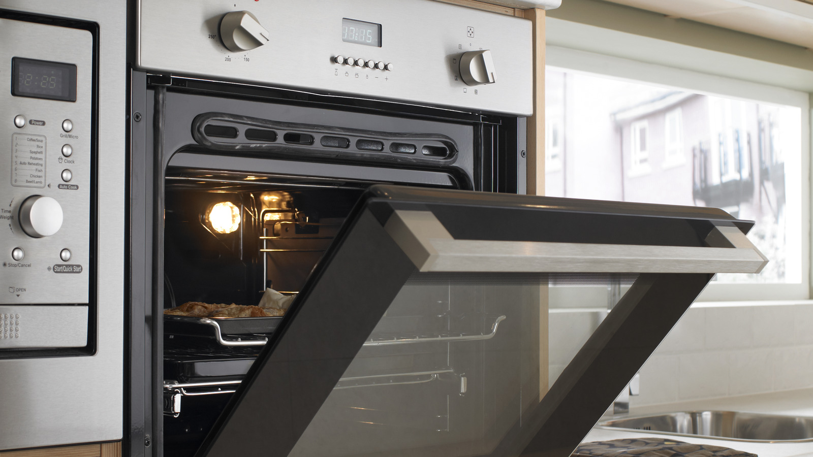 Why You Should Keep Your Oven Door Open While Broiling