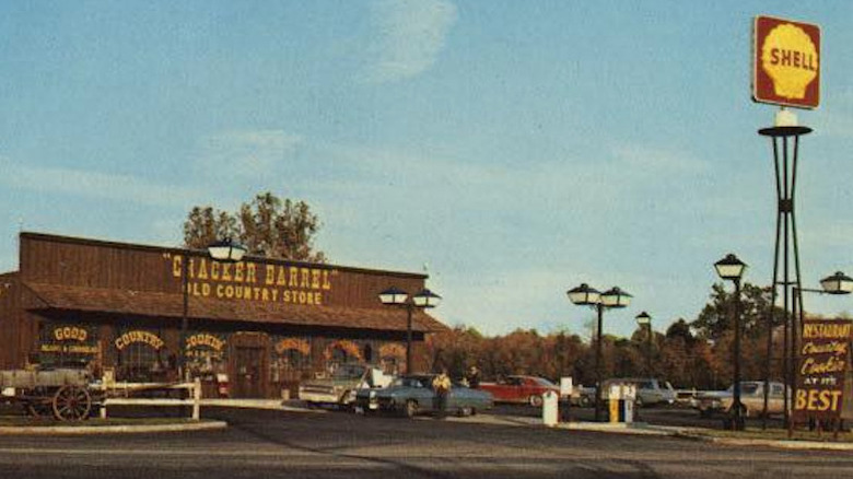 Original Cracker Barrel store front in Lebanon, TN