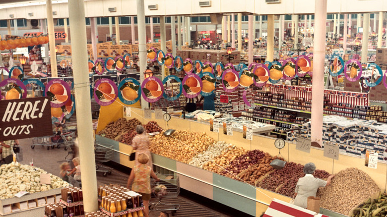 Overhead shot of the produce section at a grocery store